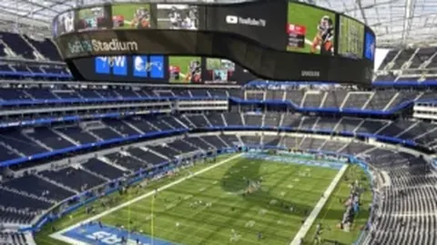 “秋色满场星光熠熠：莱昂纳多与卡扎伊什维利领跑，中超9-10月月度最佳球员候选名单揭晓！”